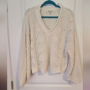 Versona Cropped Cream Sweater Size L